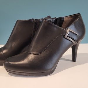 Naturalizer Black Bootie for Women size 10